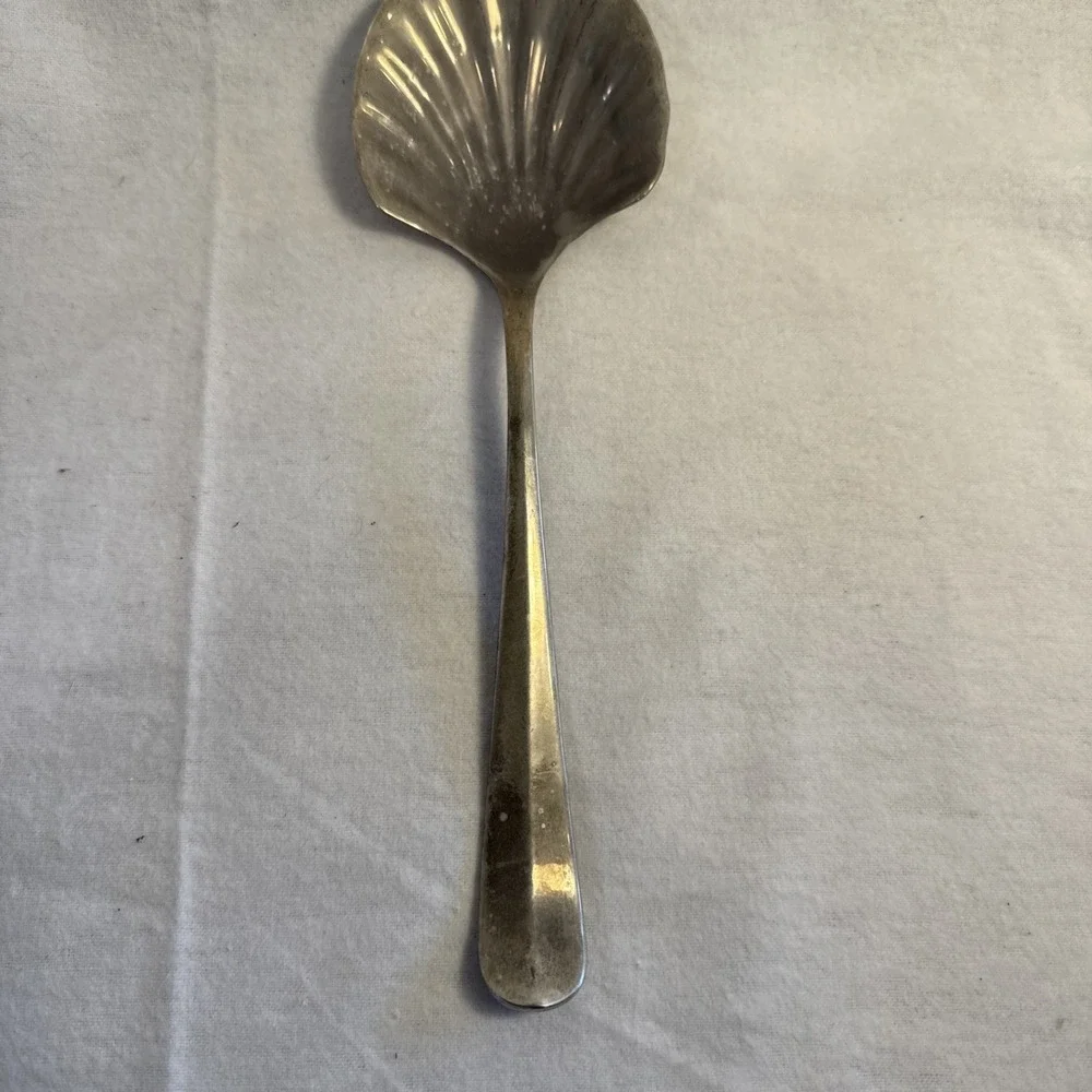 Vintage Silverplate Tipped Shell Pattern Berry Serving Spoon Scalloped 9.5